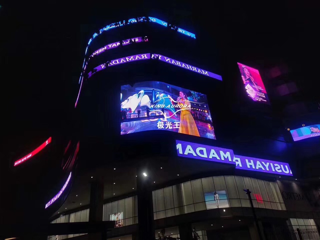 What are the main types of outdoor advertising LED display?