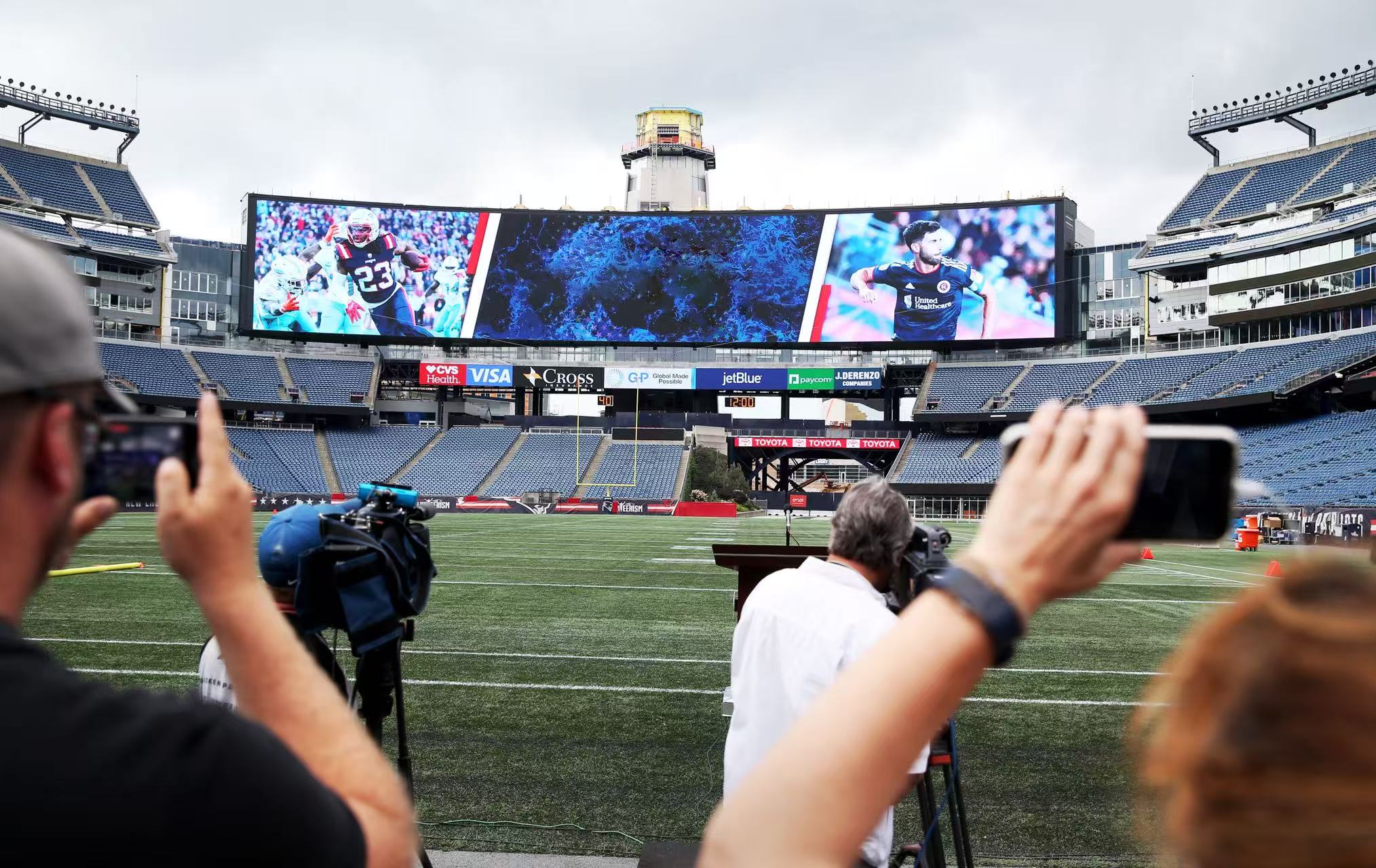 Stadium LED Screen Selection Guide: DIP or SMD?