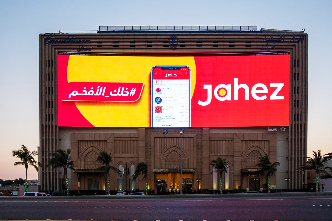 Kingaurora 1053 sqm B1013 mesh LED screen mounted on the façade of Casablanca Grand Hotel, Jeddah