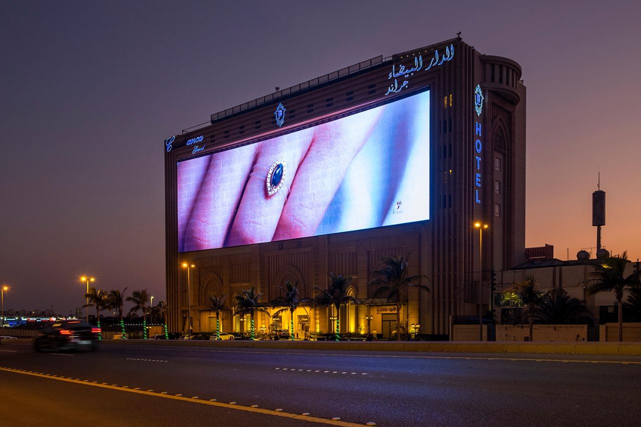 Kingaurora 1053 sqm B1013 mesh LED screen mounted on the fa&ccedil;ade of Casablanca Grand Hotel, Jeddah